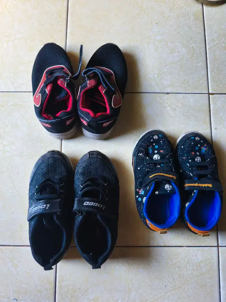 Sepatu bekas anak TK