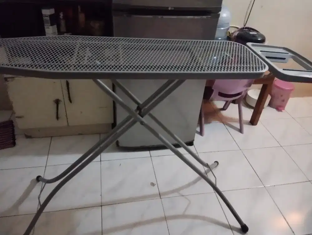 Alas Gosokan dari besi