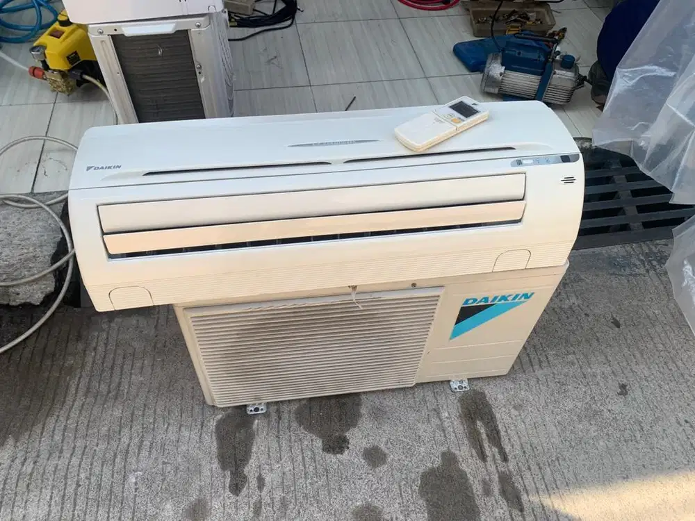 AC DAIKIN 1/2 PK PLES PASANG SEPERTI BARU