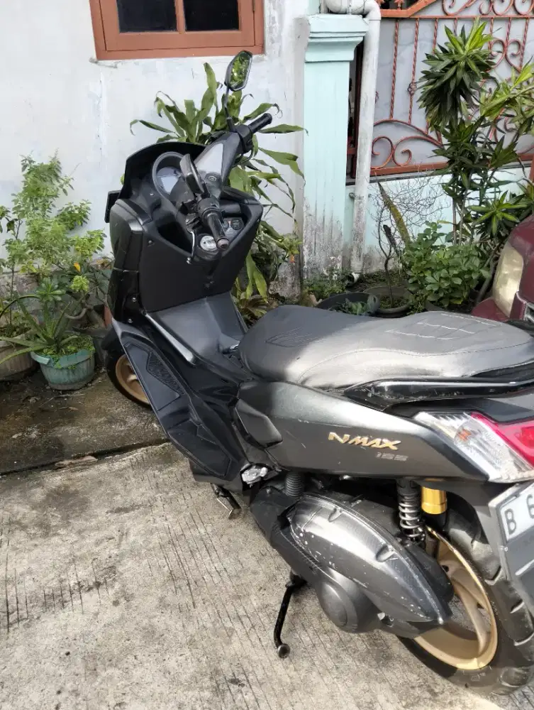 Nmax warna hitam pribadi