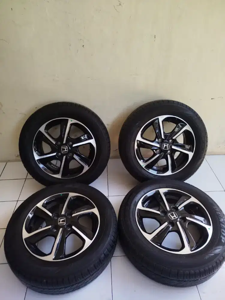 Velg Oem Brio 2023 Ban 175/65 R14 90% Like New