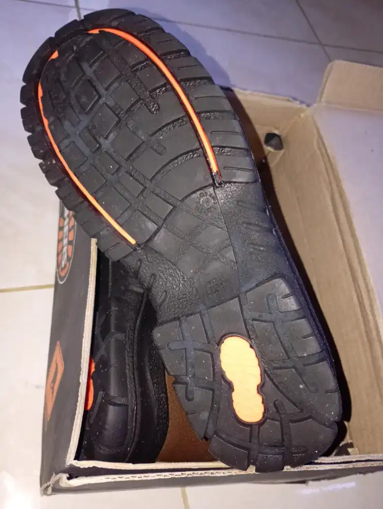 KRUSHERS SEPATU SAFFETY BOOT