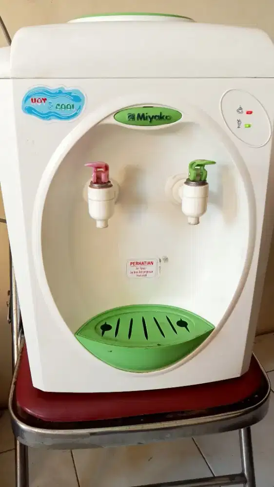 Dispenser Panas dan Dingin