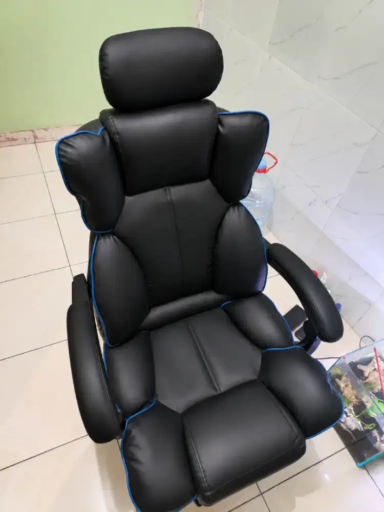 Kursi gaming. Kursi kerja. Kursi bisa pijat.