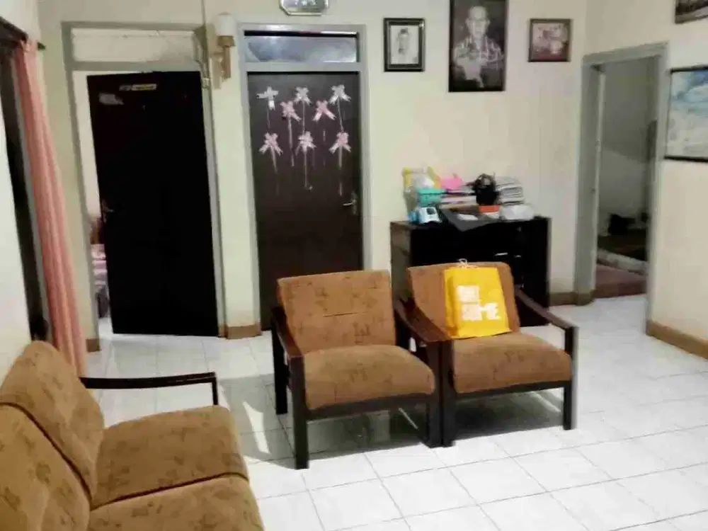 rumah tua Bagus untuk Usaha/ tempat tinggal harga di bawah pasar untuk area ini