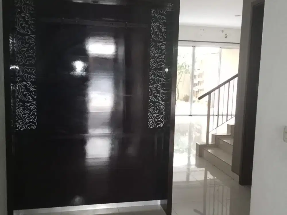 Dijual rumah murah 2 lantai di Cluster Palm Spring Jakarta Garden City Jakarta Timur siaphuni minimalis modern