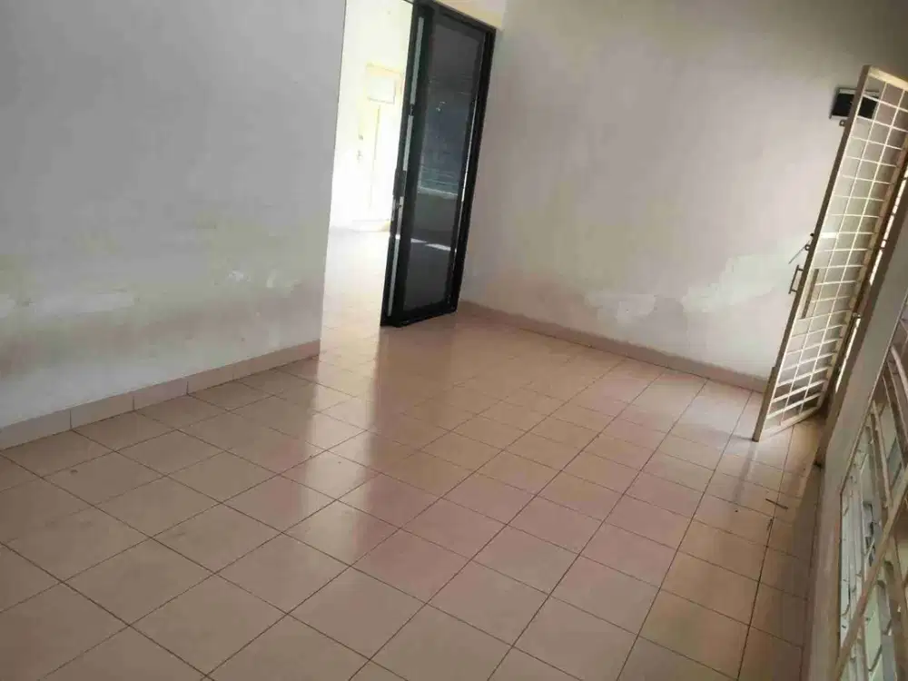 rumah tua luas,kawasan Elite dekat kemana,bagus Untuk kantor dan tempat tinggal lagi renovasi