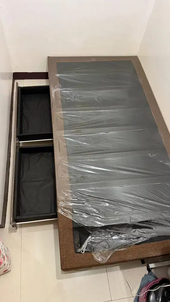 dipan bekas minimalis 2 laci