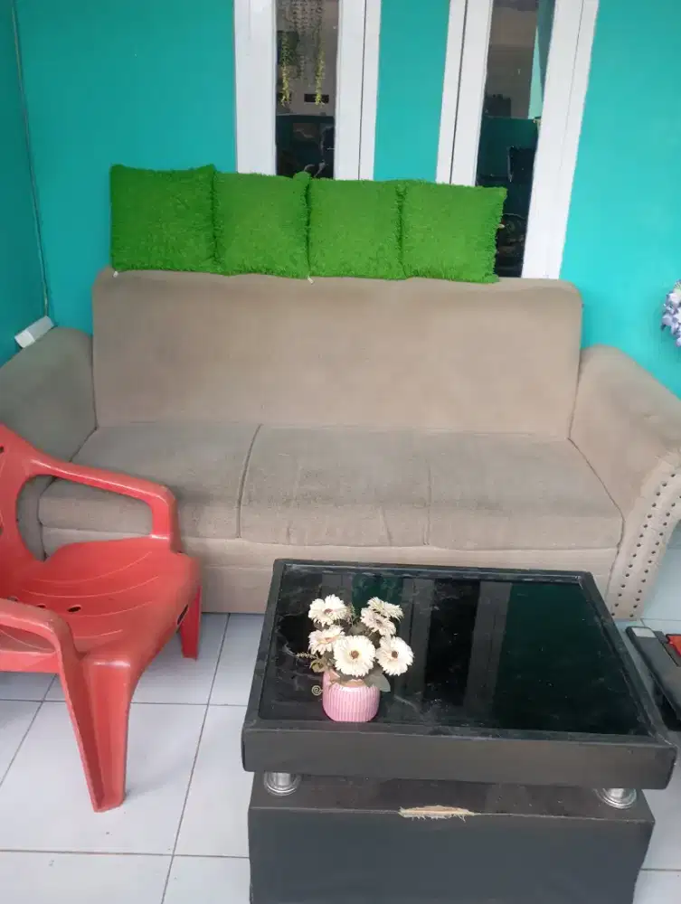Sofa layak pakai