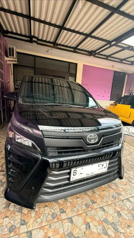 Toyota Voxy 2018 Hitam