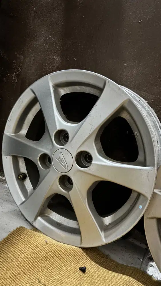 dijual velg Ayla tipeX R14 original