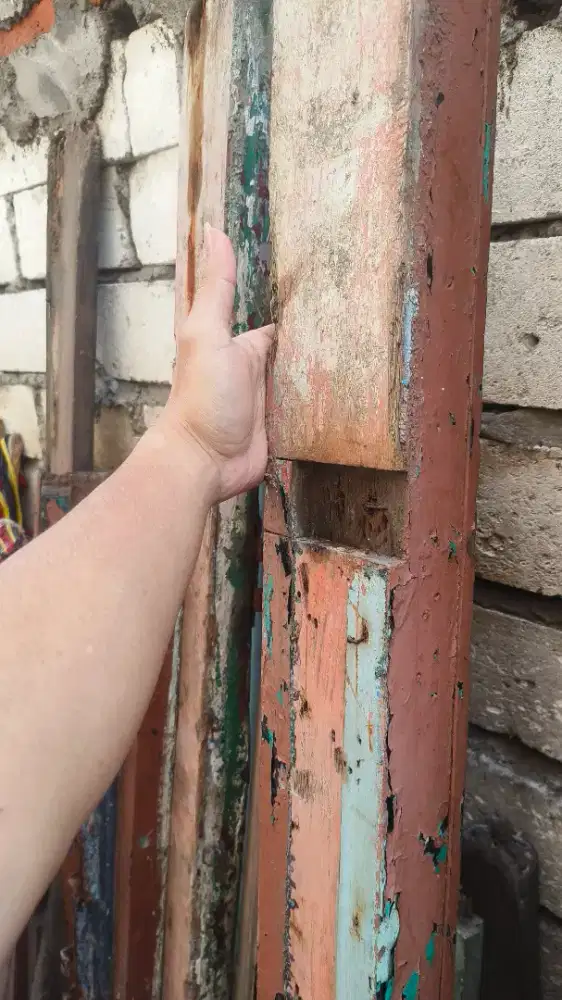 Kayu bekas bongkar rumah