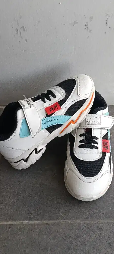 Sepatu Sporty Anak