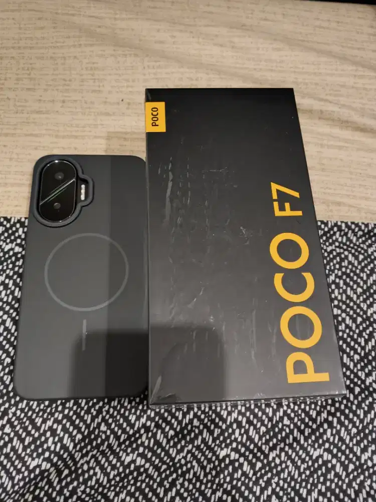 Jual Poco F7 12 / 512 GBWarna Silver Mulus Like New Garansi Resmi
