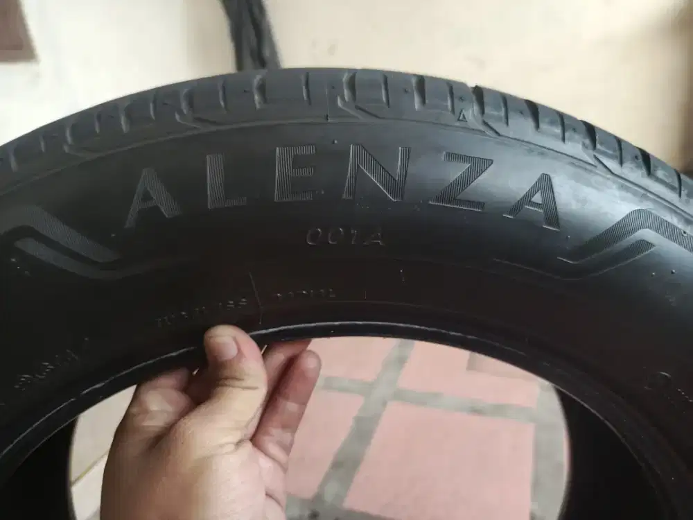 Ban bekas Bridgestone Alenza 215/60 R17