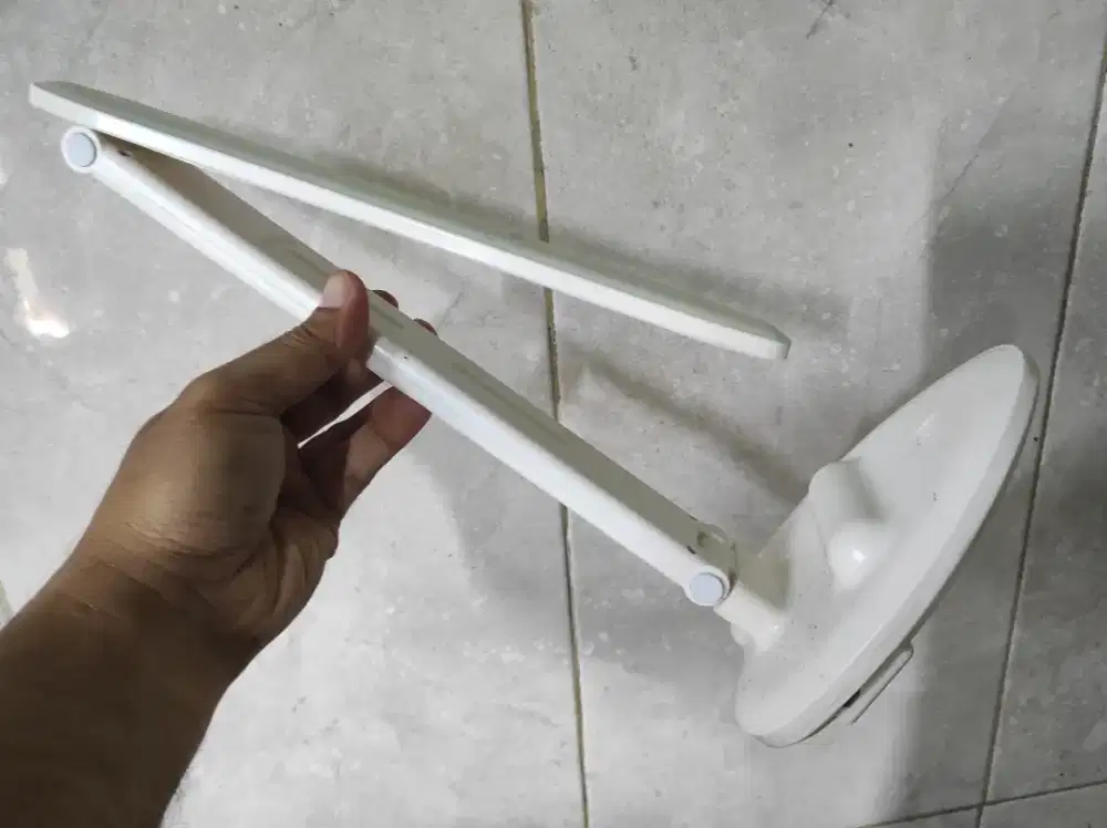 Lampu belajar cas sensor sentuh kondisi bekas