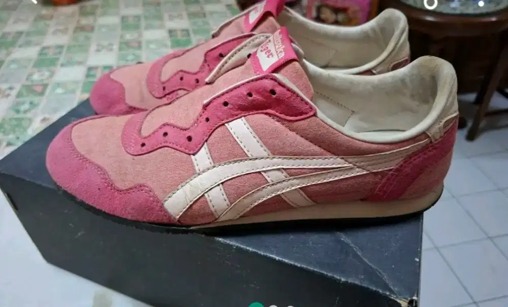 Sepatu onitsuka slip on