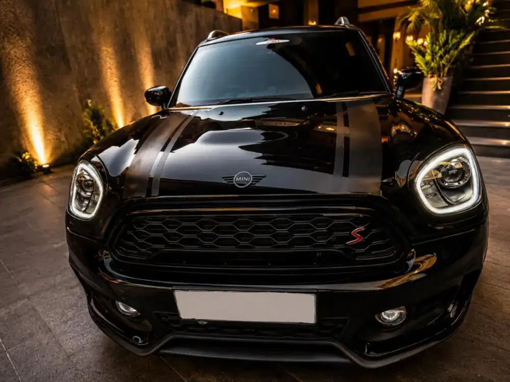 Mini Cooper S 2.0 countryman black Edition 
JCW package