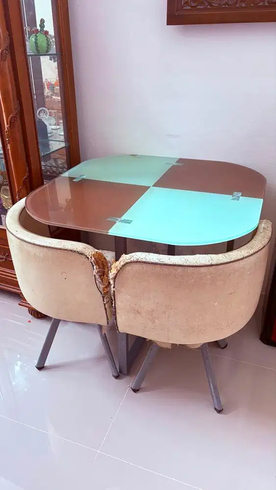 Meja Makan Kaca