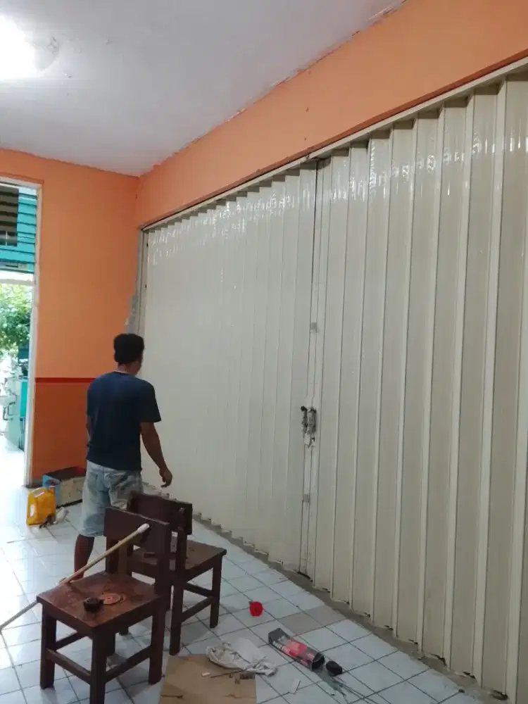 Rolling door folding gate