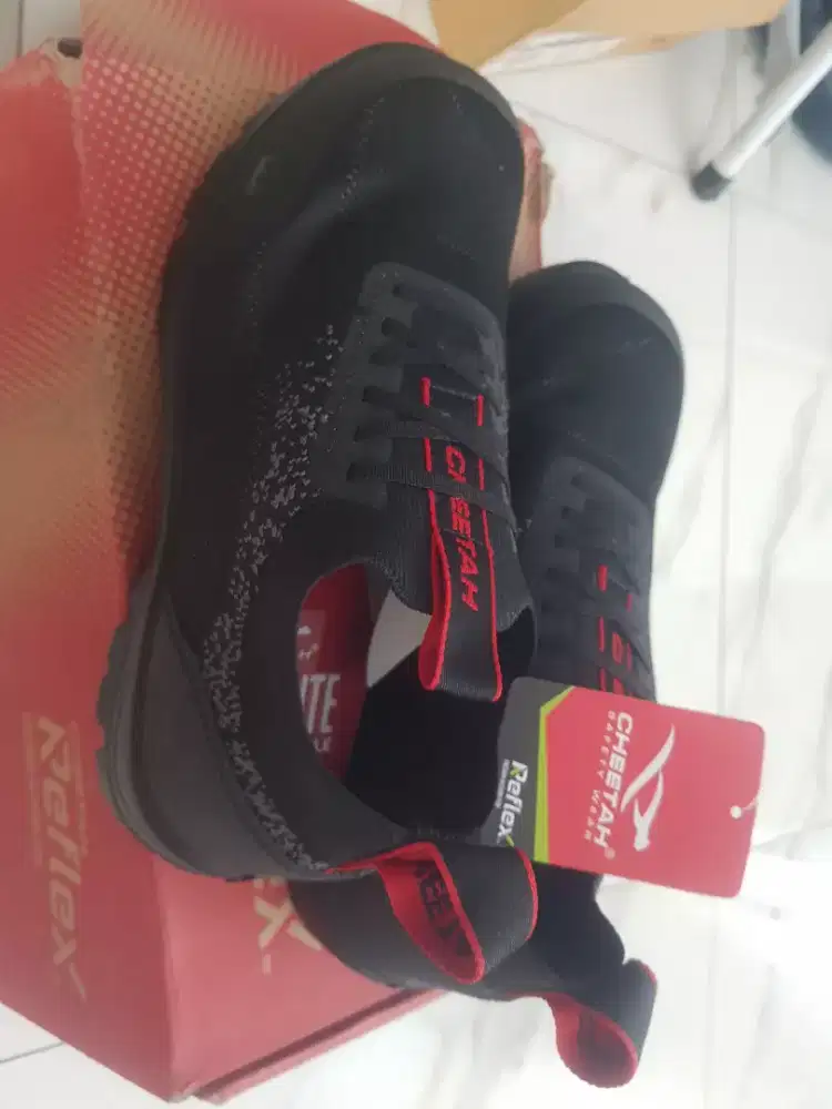 Sepatu safety cheetah reflex