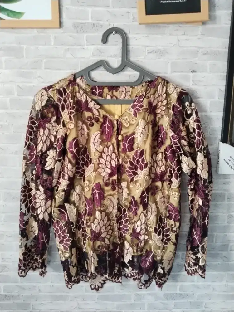Kebaya wanita gress
