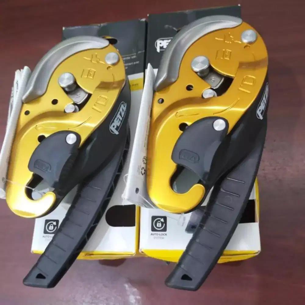 Carabiner PETZL ID S Descender with Anti Panic Function
