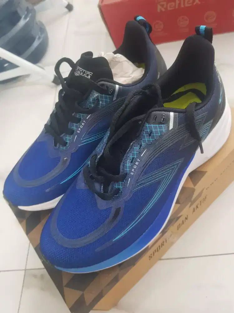 Sepatu sporty spotec