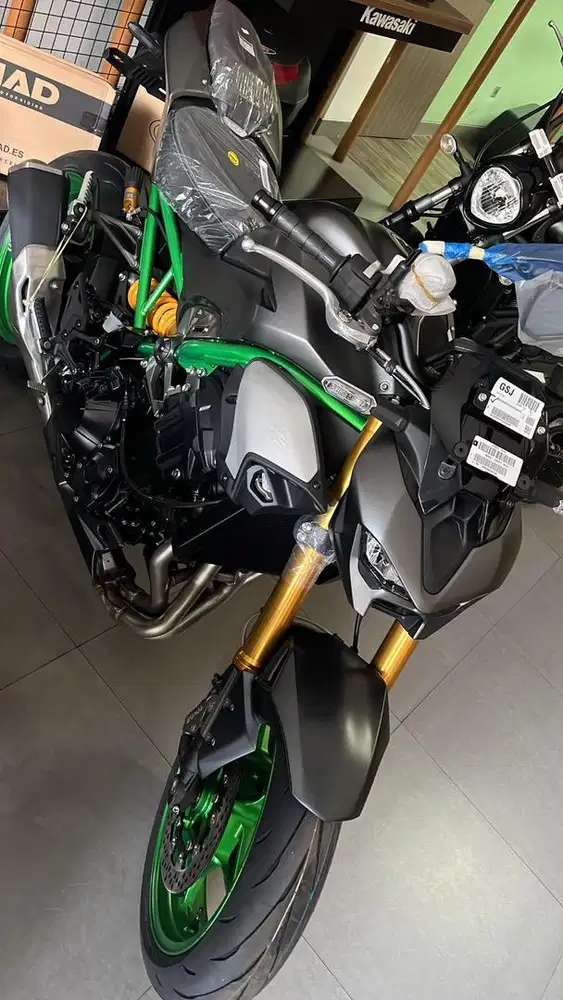 Z900 Nik 26 Brand new