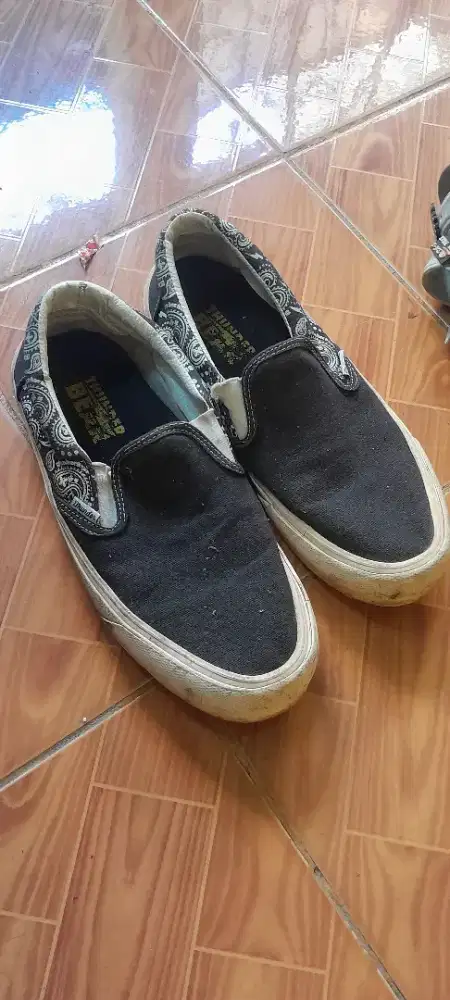 Sepatu thunder bear bekas size 43