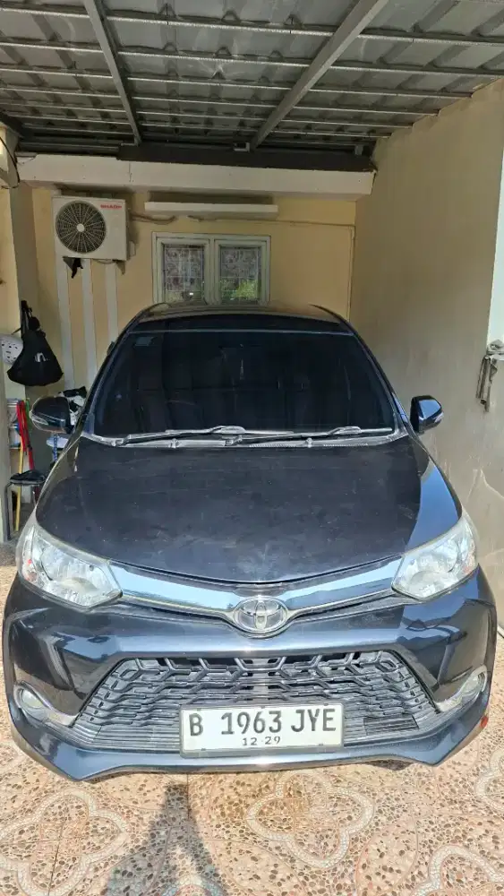 Avanza veloz 1.3 AT hitam