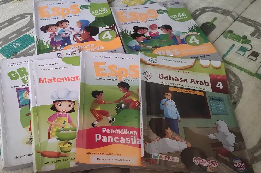 Dijual buku paket SD kelas 4 terdiri dari 7 buku,