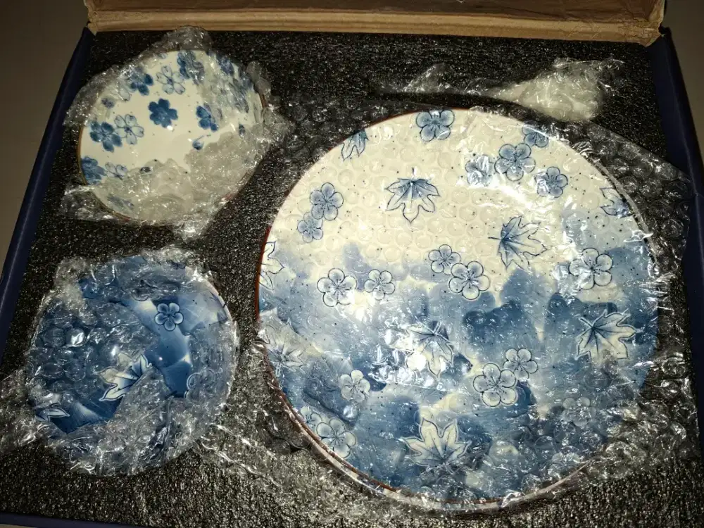 ALAT MAKAN PIRING MANGKOK SATU SET