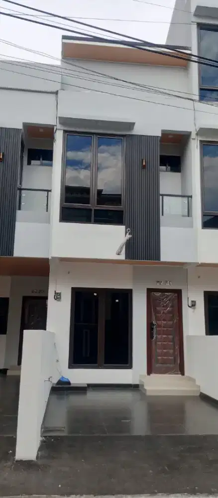 Di jual rumah 2 lantai murah lokasi Setiabudi Jakarta Selatan