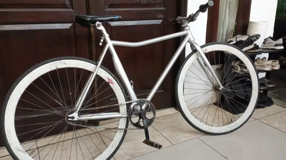 Sepeda fixie dewasa