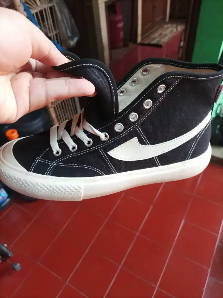 DIJUAL SEPATU COMPASS SIZE 39 (NEW)