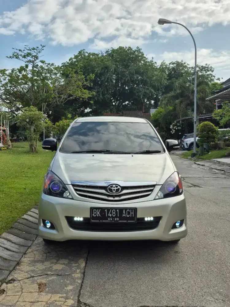 Km90rb Innova diesel matic 2011