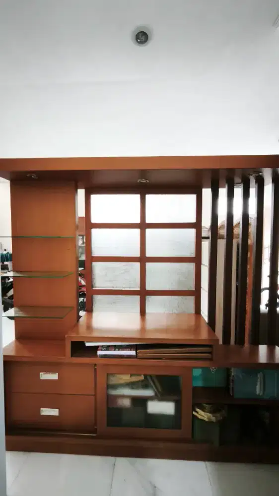Lemari Partisi Kayu 2 Sisi + Rak TV Multifungsi | 200 × 200 × 50 cm