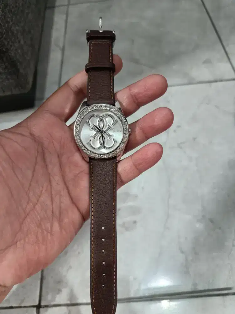 Jam Tangan Guess W0162L4 Strap Kulit