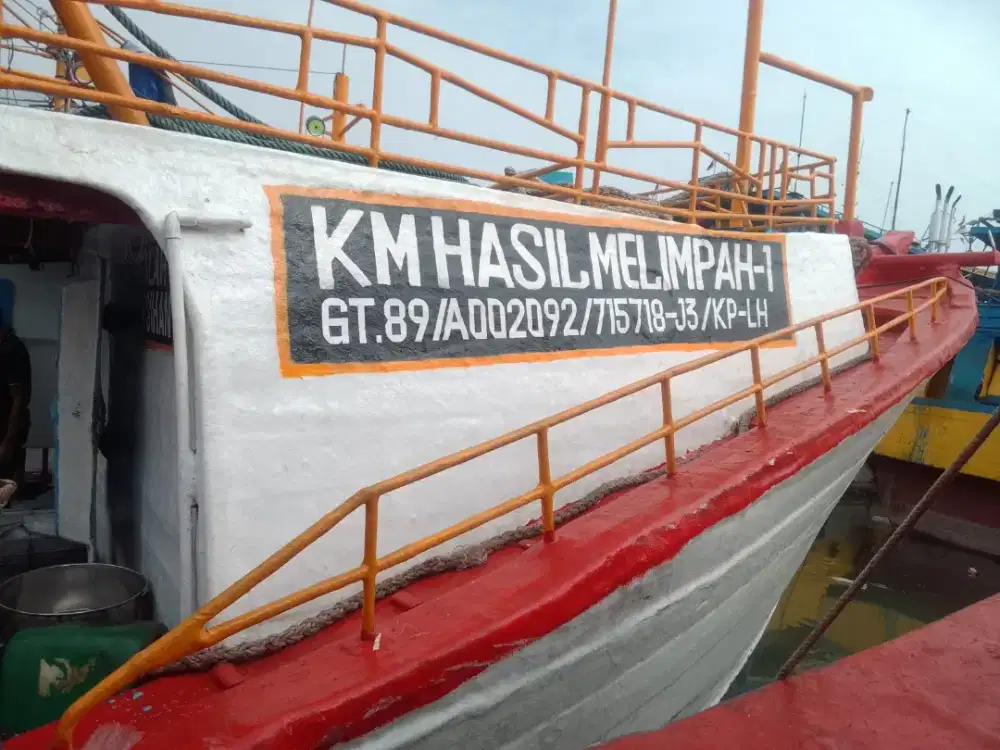 ABK kapal nelayan mancing cumi dan ikan