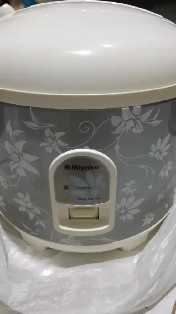 Di jual rice cooker / penanak nasi dll