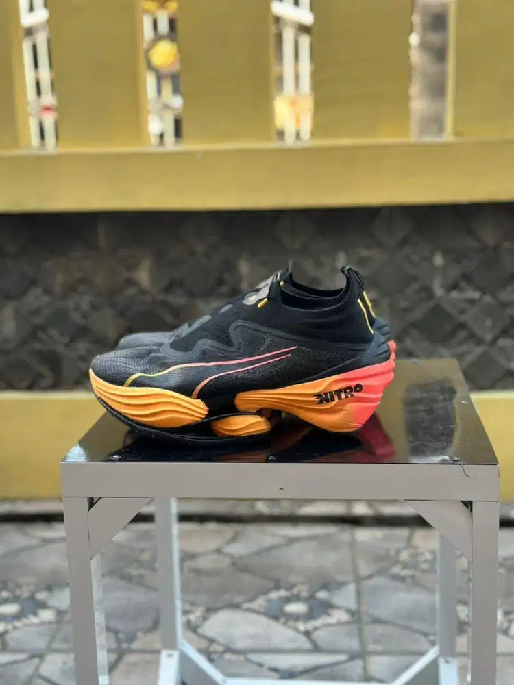 Sepatu running puma