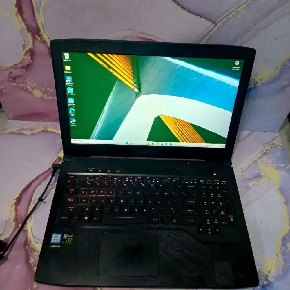 AsusROG Strix 15 GL503GE Intel Core i7-8750H 8/1TBHDD+128SSD GTX1050Ti