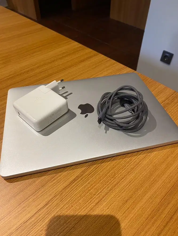 MacBook Pro 2017 (8GB RAM / 128GB SSD) Laptop - Kondisi Mulus