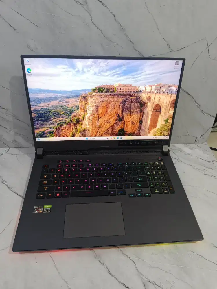 Asus ROG strix g713rw AMD Ryzen 9 6900hx 32/1tb SSD RTX 3070 Ti