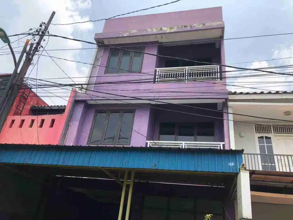 Rumah 3 Lantai + Rooftop Luas, Dekat LRT dan Tol di Ciracas Jaktim.