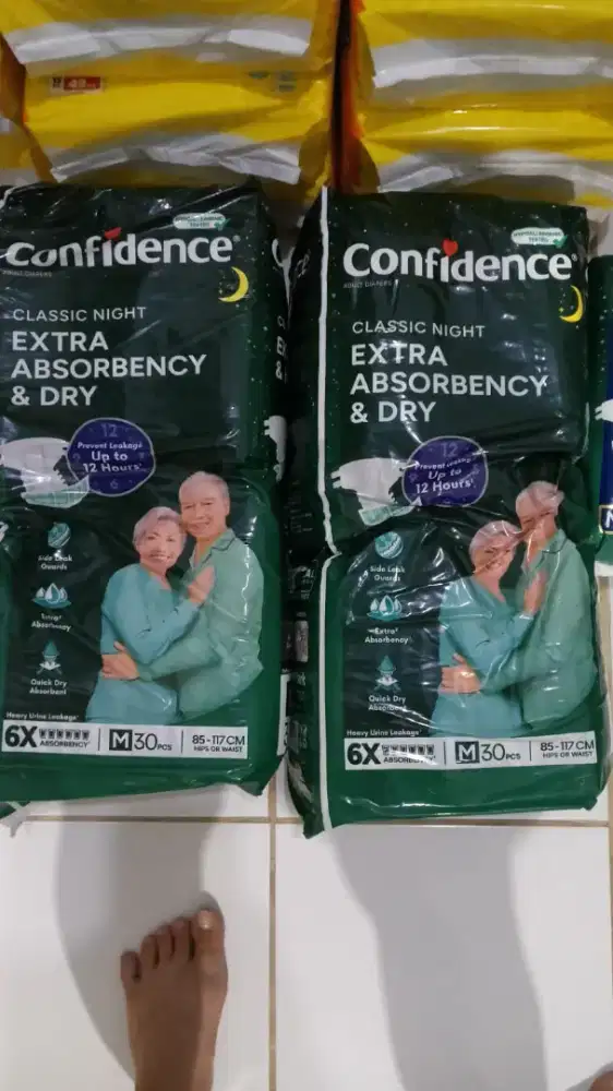 Confidence Popok Perekat Classic & premium Night M