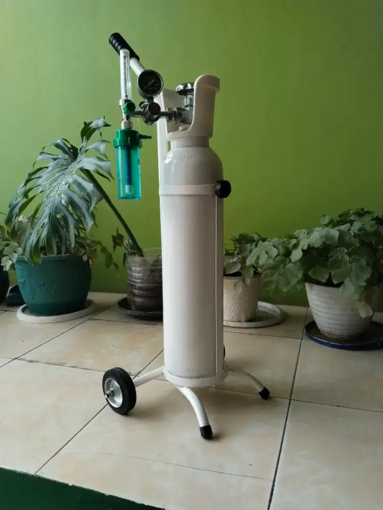 Dijual tabung oksigen + regulator + troli masih baru barangnya
