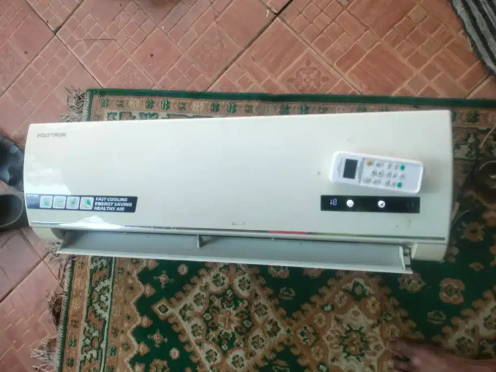 Kipas angin dinding ac Polytron
