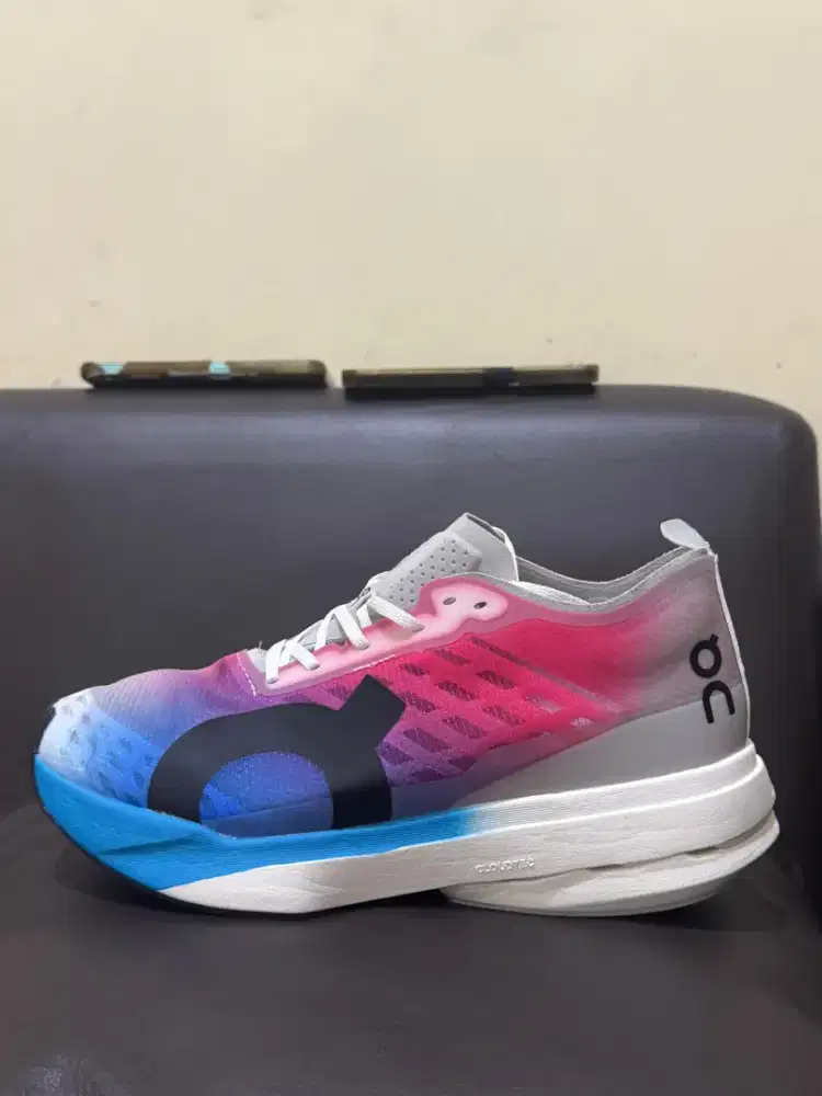 Sepatu on cloud (41) sport